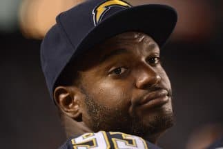 El jugador de la NFL Dwight Freeney demanda a Bank of America