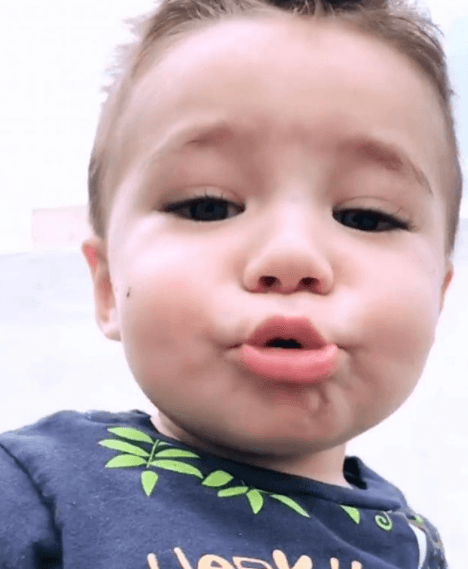 El 28 de octubre de 2017 publicó esta imagen acompañada de la leyenda: "Besos de buenas noches".