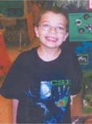 <h3 class="cms-H3-H3">Kyron Richard Horman</h3>
<br>
<br>El 4 de junio de 2010, Horman 
<a href="https://www.fbi.gov/wanted/kidnap/kyron-richard-horman" target="_blank">desapareció luego de asistir a una feria de ciencia en su escuela. </a>
<br>
<br>Según la agencia, el niño de 7 años -en aquel momento- vestía una camiseta negra con las letras "CSI" en verde y un gráfico con la huella de una mano, pantalones negros, calcetines blancos y zapatillas Skechers negras con ribete naranja. Además utilizaba lentes con montura metálica. 
<br>
<br>En la actualidad Horman tiene 18 años. 
<br>