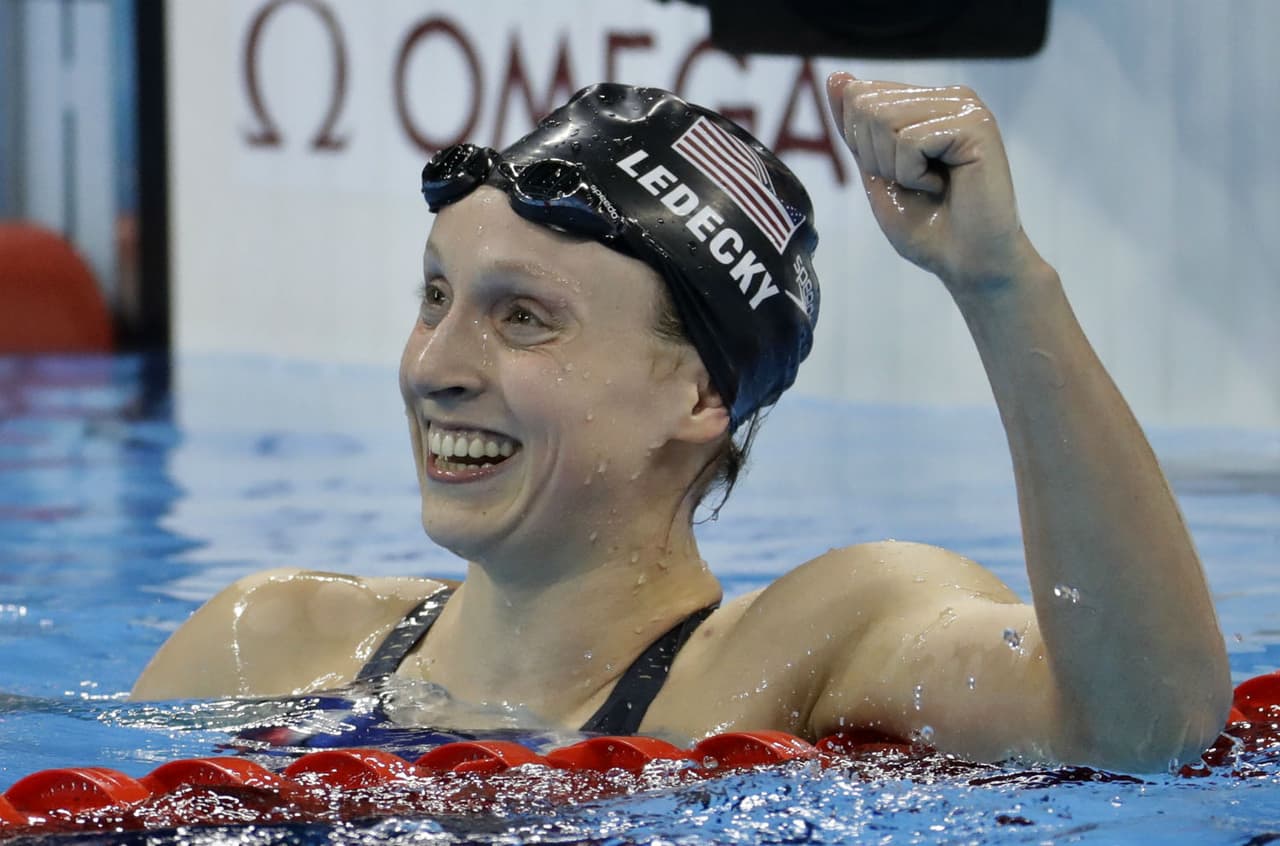 La estadounidense
<b>Katie Ledecky </b>deslumbró al mundo en Río 2016 y a sus aún 19 años de edad tiene nueve oros mundiales y cinco olímpicos.