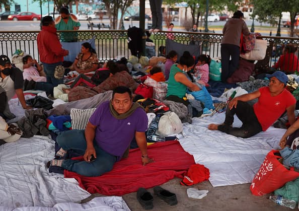 Un informe reciente del 
<b><a href="https://www.splcenter.org/presscenter/splc-immigration-coverage-largely-ignoring-rights-and-humanity-people-seeking-asylum" target="_blank">Southern Poverty Law Center (SPLC)</a></b> señala que los inmigrantes 
<b><a href="https://www.univision.com/temas/indocumentados" target="_blank">indocumentados</a></b> que están llegando a la frontera sur en busca de 
<b><a href="https://www.univision.com/temas/asilo-politico" target="_blank">asilo</a></b> no lo están haciendo porque en Estados Unidos hay un nuevo presidente, sino porque “no tienen otra opción”.