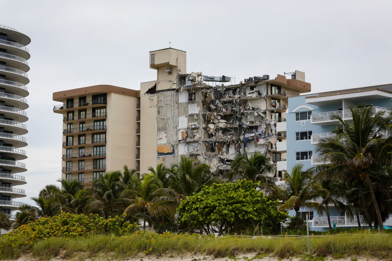 Presentan demanda por 5 millones de dólares tras colapso del edificio Champlain Towers en Surfside 