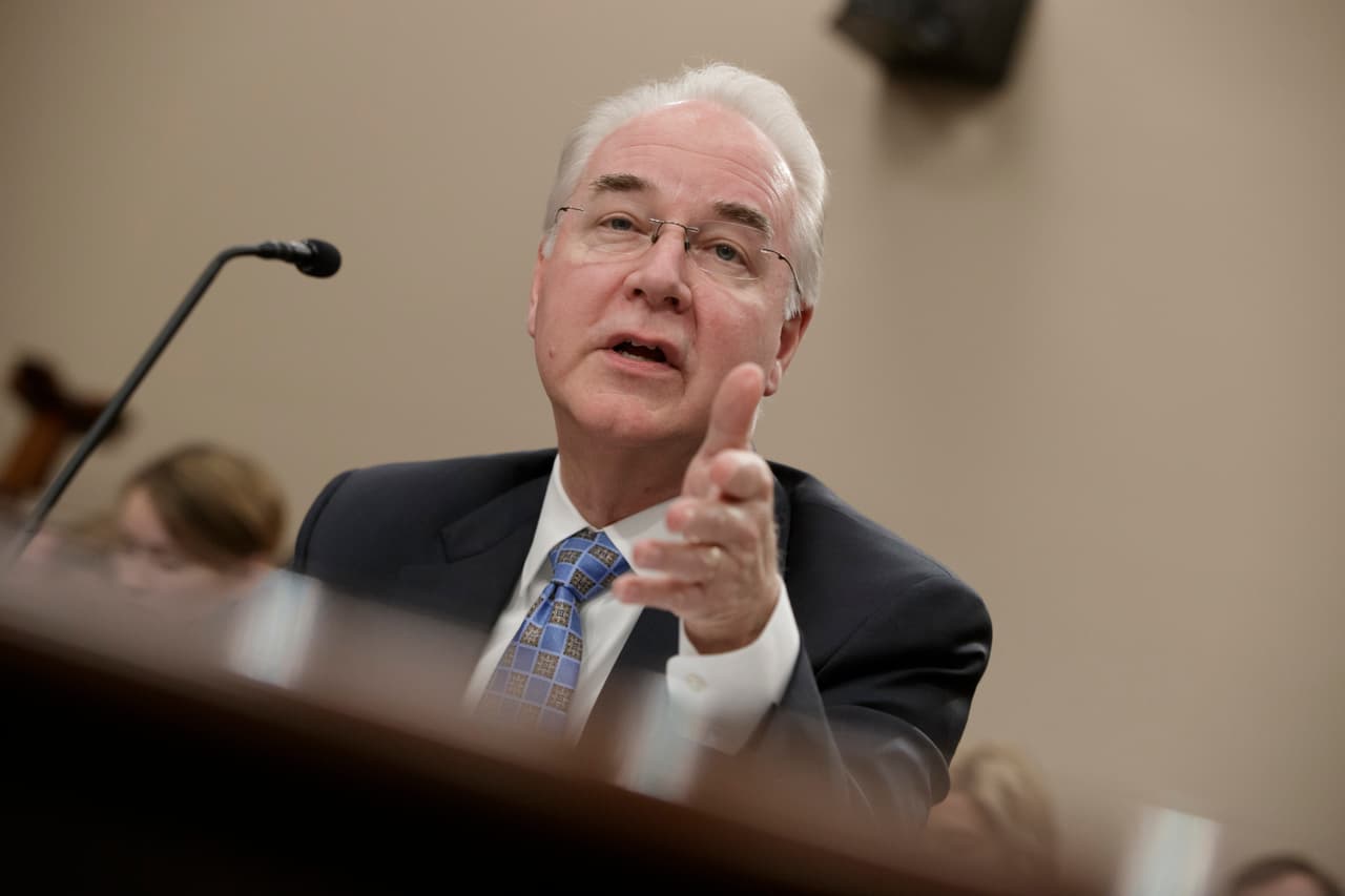El republicano, Tom Price, está a cargo del Departamento de Salud y los Servicios Sociales, que regula el programa de Medicaid.