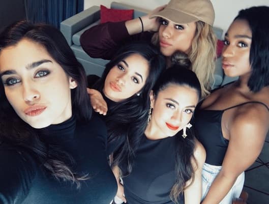 3. SU CARISMA. Si hay algo que caracteriza a las Fifth Harmony es su carisma, ellas saben cómo acercarse a sus fanáticos y lo disfrutan al máximo.