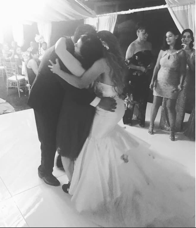 Doña Rosa, madre de Juan Rivera, lleva una excelente relación con Brenda y en esta fotografía se muestra el inmenso amor que exite entre ellos.