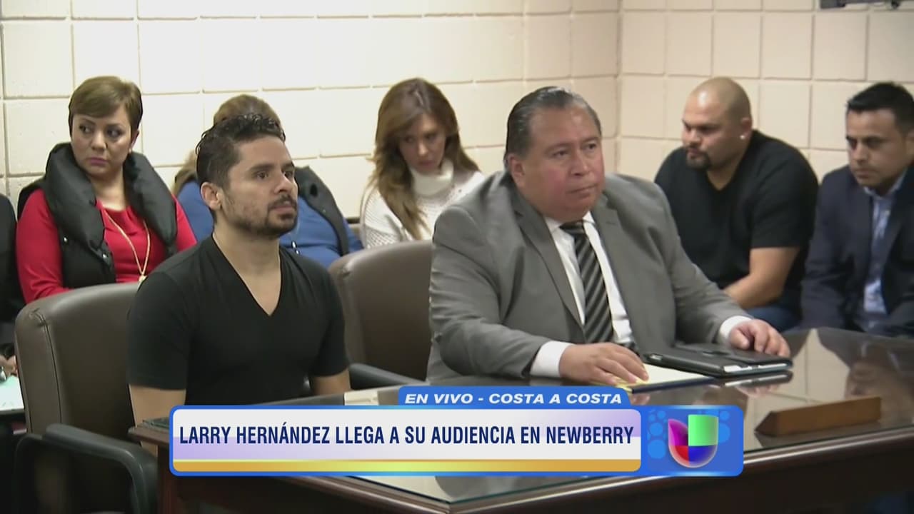 El juez le leyó sus cargos a las 11:03 de la mañana. Al preguntarle a Larry si hablaba inglés él señaló que no, por lo que le fue otorgado un traductor.