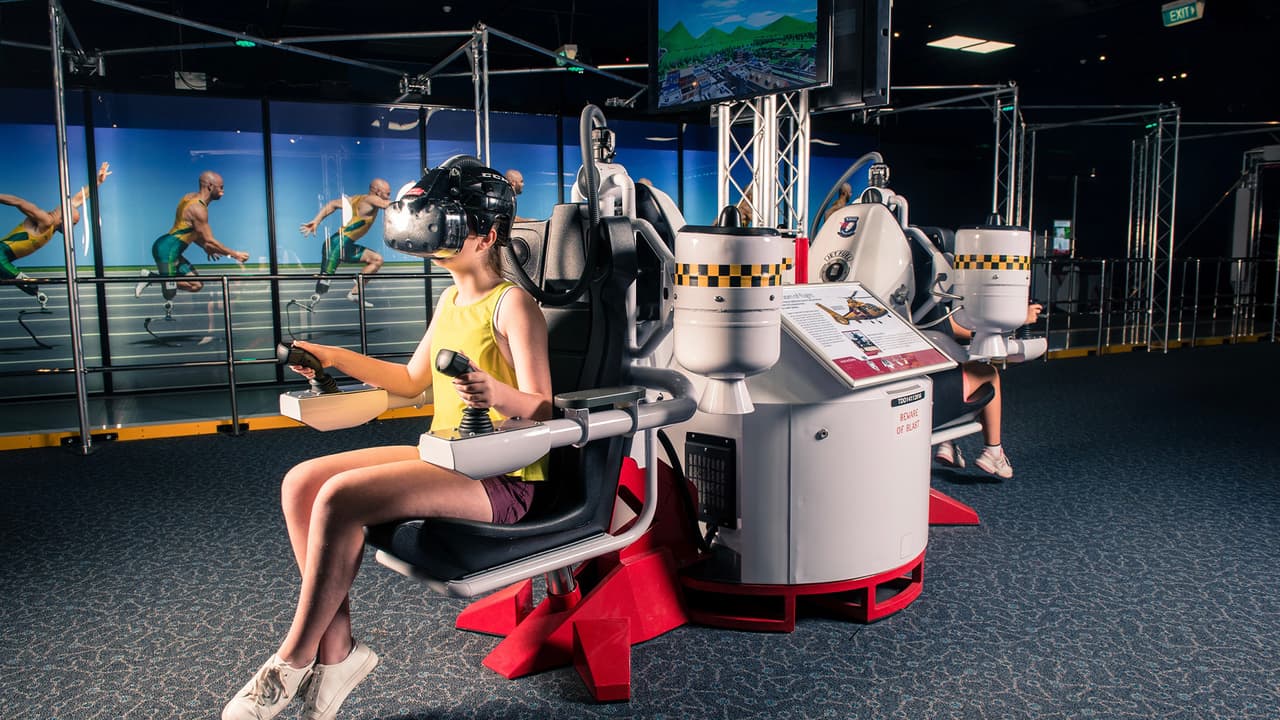 3- 
<b>El Centro Espacial Houston </b>- Para los amantes de la tecnología y del espacio el centro espacial de la NASA en Houston es un destino que debes visitar. Esta ubicado muy cerca de la ciudad de Houston y ofrece muchas exhibiciones y eventos educativos. Está ubicado en el 1601 de
<b> </b>NASA Parkway y abre sus puertas a las 10:00 a.m. hasta las 5:00 p.m.