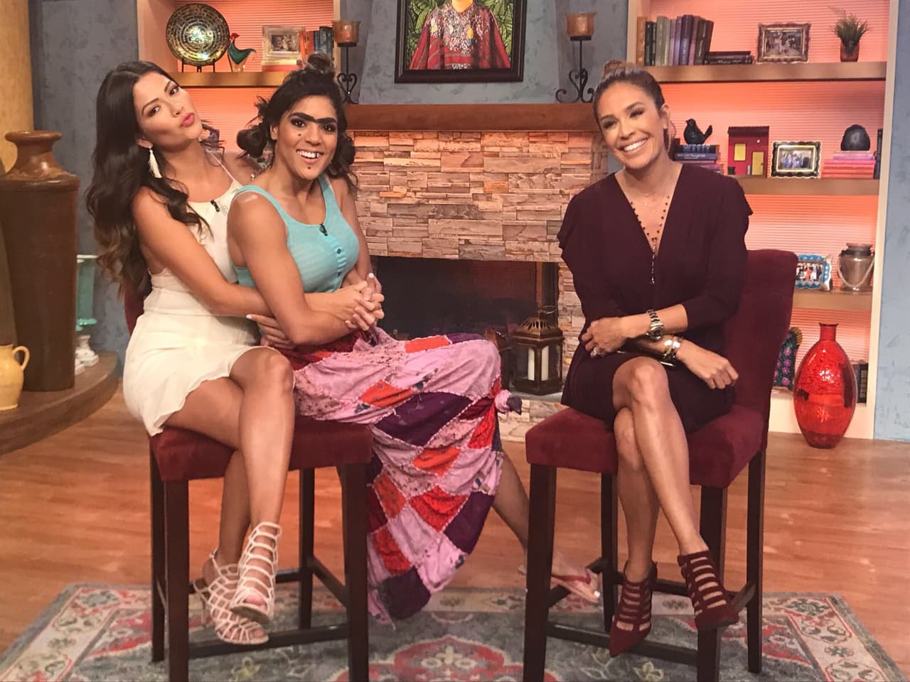 Ana quiere ir con Mela a la entrevista, y ya está haciendo méritos con ella.