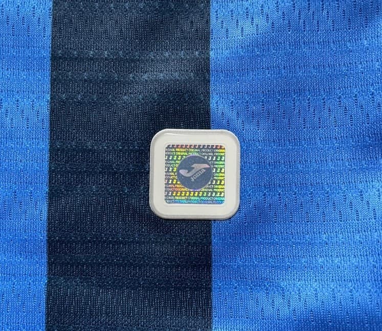 Cruz Azul se lució con esta playera, pues hace un guiño a su campeonato colocando su estrella arriba del escudo.