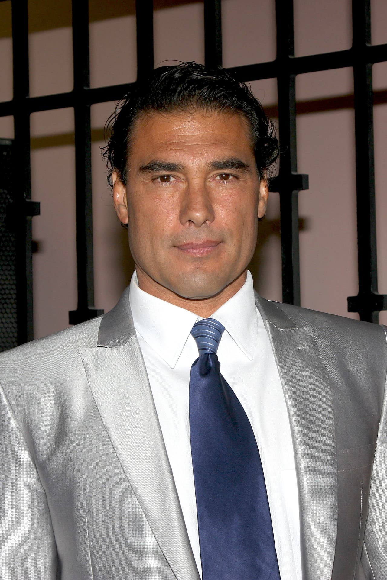 Esta vez lo hizo con 
<b><a href="http://www.univision.com/temas/eduardo-yanez">Eduardo Yáñez</a></b>, con quien se le relacionó sentimentalmente en muchas ocasiones, aunque el actor se negó a hablar del tema en todo momento, pues nunca le ha gustado ventilar su vida íntima.