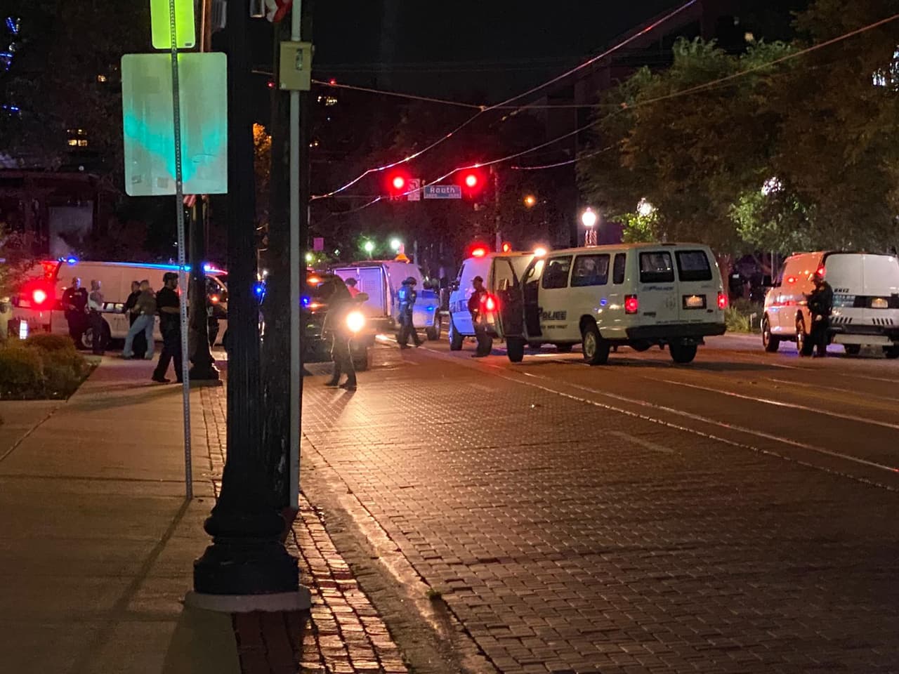 Jaime Castro, vicepresidente de la asociación de policías, dijo a Noticias 23 que el nuevo jefe tiene un plan claro de cómo reducir el crimen y se ha comunicado con sus oficiales para que le hagan saber cuáles son sus preocupaciones.
<br>