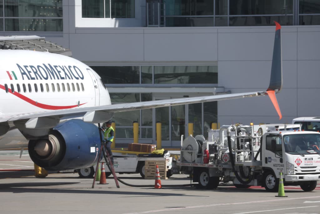Vuelo de Aeroméxico evacuado en Miami por amenaza de bomba: inspección descarta riesgos