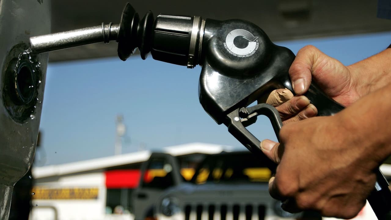 Con el precio de la gasolina por las nubes, el combustible se está volviendo cada vez más codiciado y los amantes de lo ajeno se las están ingeniando para robarlo perforando el tanque de los vehículos. Durante el 2022, las autoridades de Dallas han reportado siete casos de robo de gasolina. Ten en cuenta estos consejos para no caer en la trampa de los ladrones.