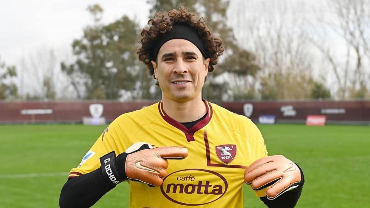 Ochoa es convocado por primera vez con Salernitana para partido ante Milan