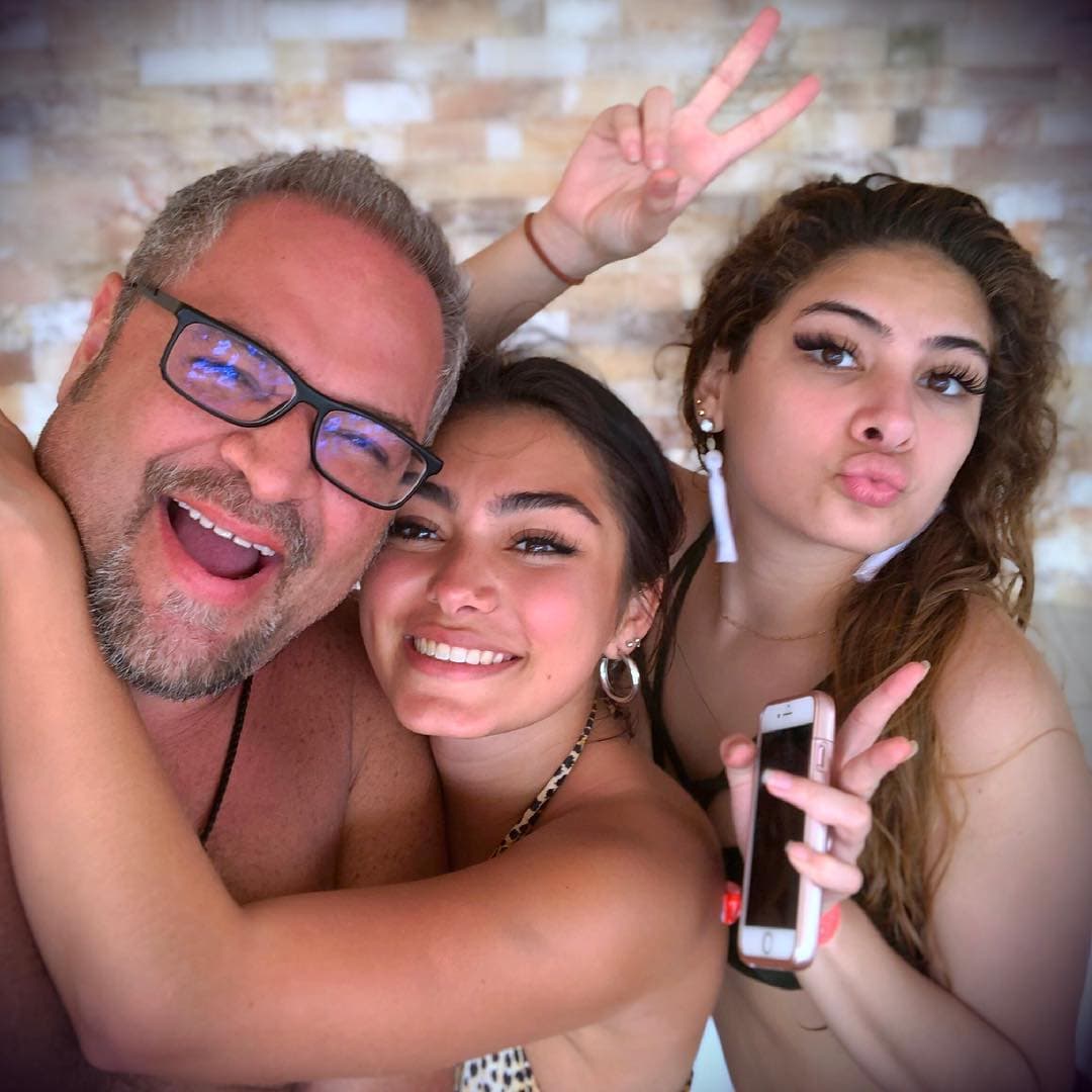 En sus redes sociales, Lalo dio cuenta de cómo sus hijas Yessica y Natasha, lo acompañaron en su travesía.