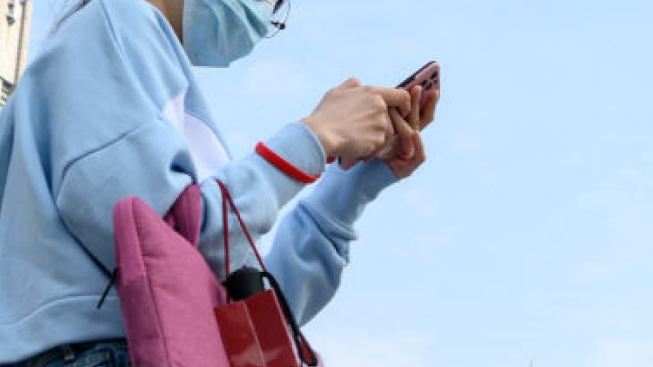 La amenaza a la salud pública igual de contagiosa que el coronavirus: la desinformación