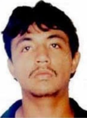 <h3 class="cms-H3-H3">Diego Trejo</h3>
<br>
<br>Un altercado doméstico dentro de su casa en Alma, Georgia, provocó que
<b>este mexicano asesinara a su propia esposa el 10 de enero de 1998. </b>
<br>
<br>Luego de llevar a su hijo pequeño a casa de uno de su familiares,
<b>Trejo escapó de la zona en su camioneta. </b>
<br>
<br>
<br>