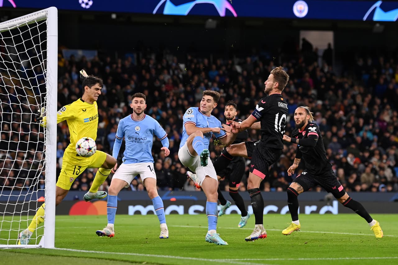 Termina la Fase de Grupos de la UEFA Champions League con el AC Milan como el último equipo en clasificar a los Octavos de Final.