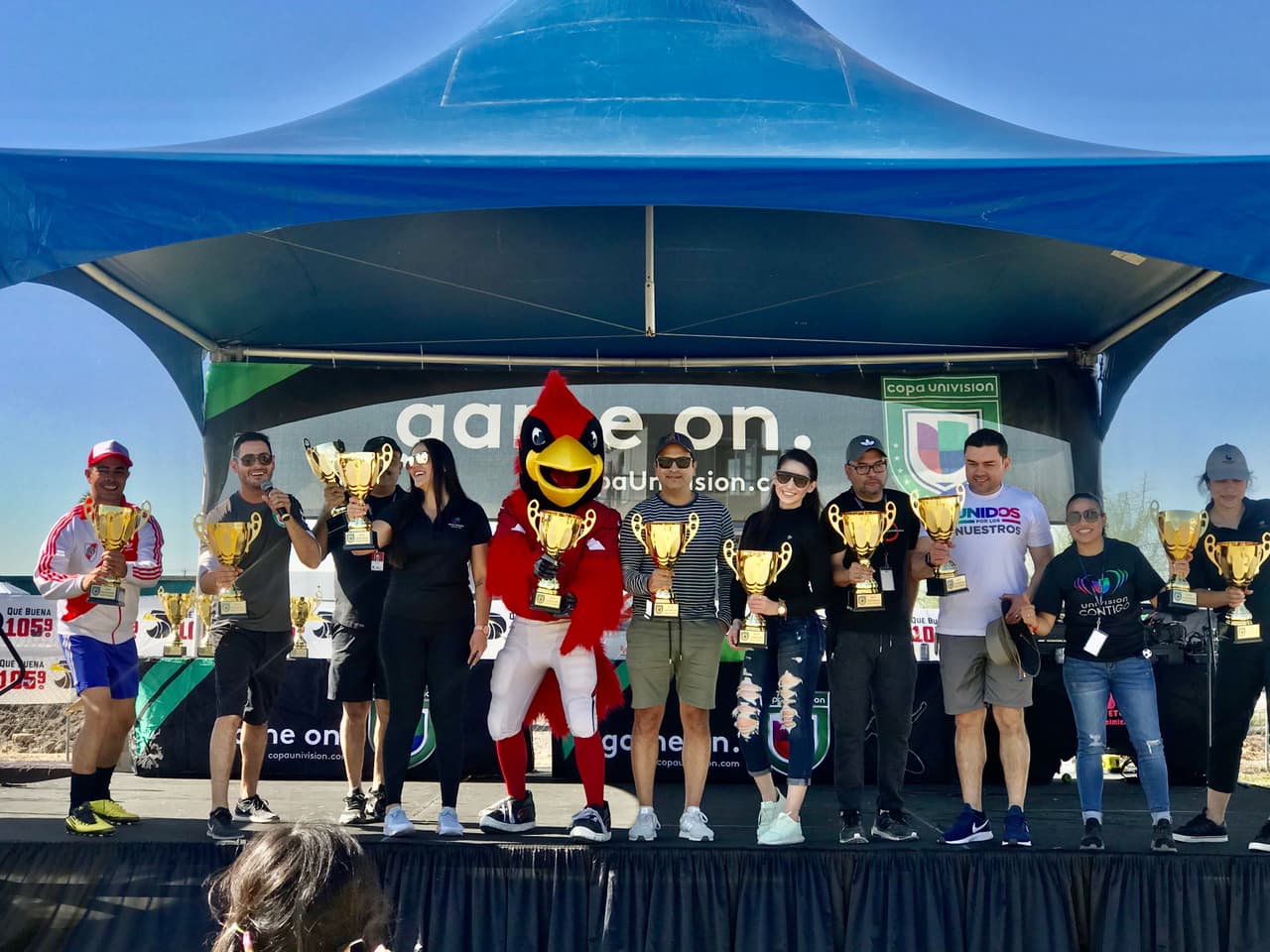 El equipo de Univision Arizona posando por una foto.
<br>