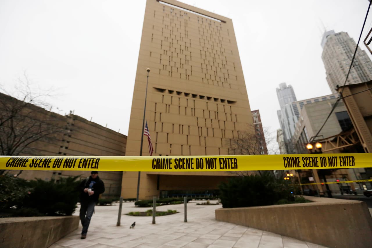 <b>Historial de fugas</b>
<br>
<br>Pero volviendo al 
<b>Metropolitan Correctional Center de Chicago, este suma varias fugas</b>. La más reciente fue en diciembre del 2012 cuando Kenneth Conley y Joseph "Jose" Banks se fugaron 'como de película'. Las autoridades hallaron una cuerda de sábanas desde el piso 17 de la prisión.