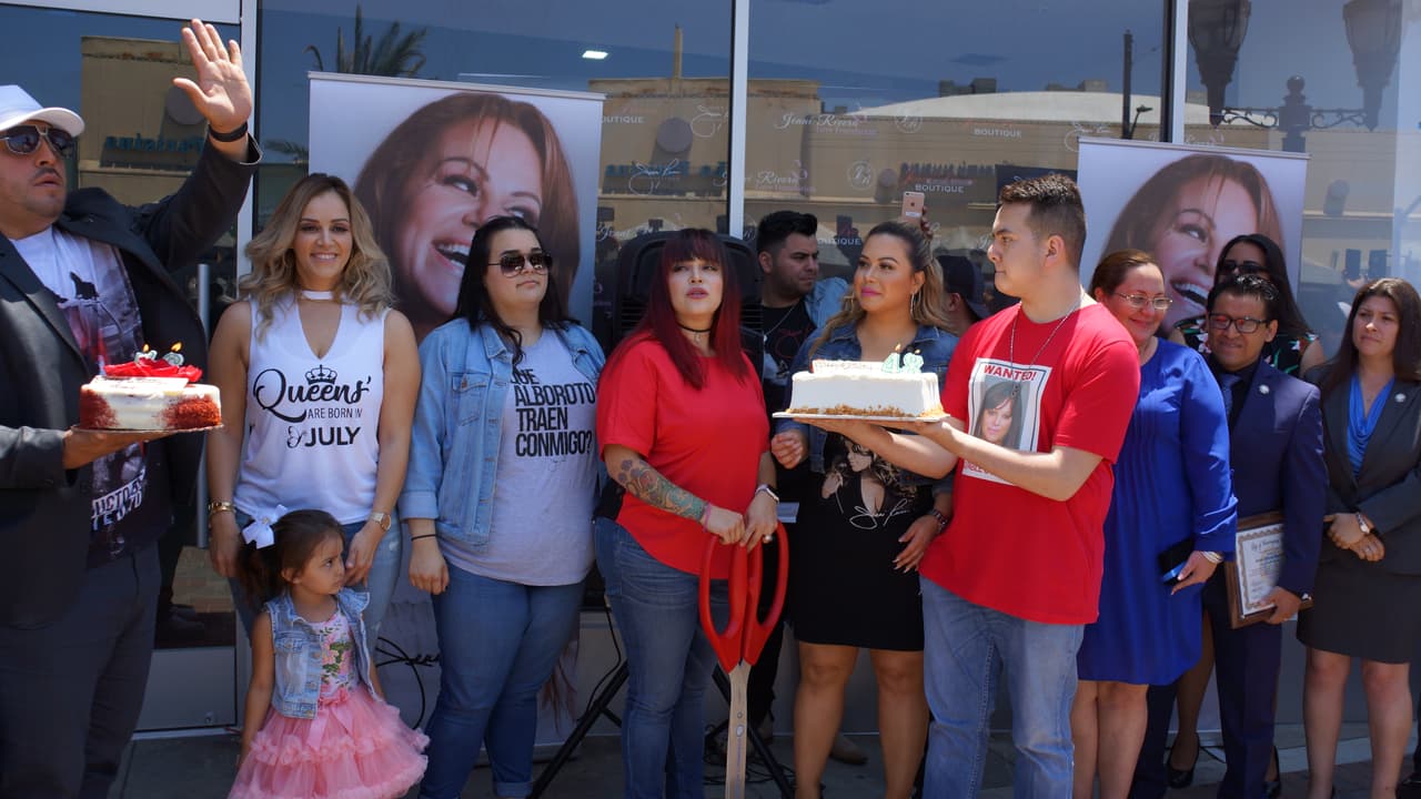 Chiquis, Rosie, Juan, Jacquie, Jenicka y Johnny Rivera celebran la apertura de 'Jenni Rivera Boutique' en Los Ángeles.