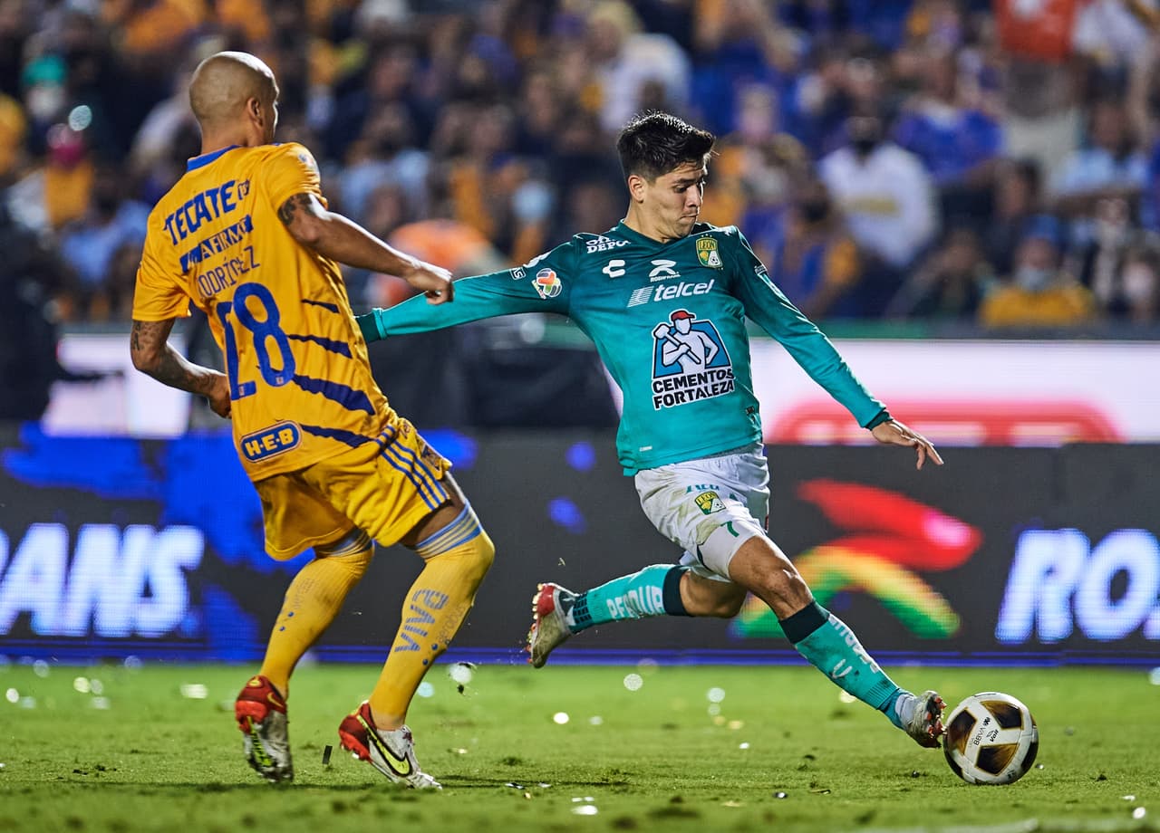 Tigres demuestra las garras que tiene para jugar semifinales y les bastan slo cinco minutos para que Florian Thauvin y Carlos González le den la vuelta al marcador y los locales terminen venciendo 2-1 a la 'Fiera'.
