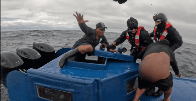 Captura de video de Guardacostas del abordaje de un semisumergible en el Pacifico como parte de la operación Vibora del Pacifico. 
<br>