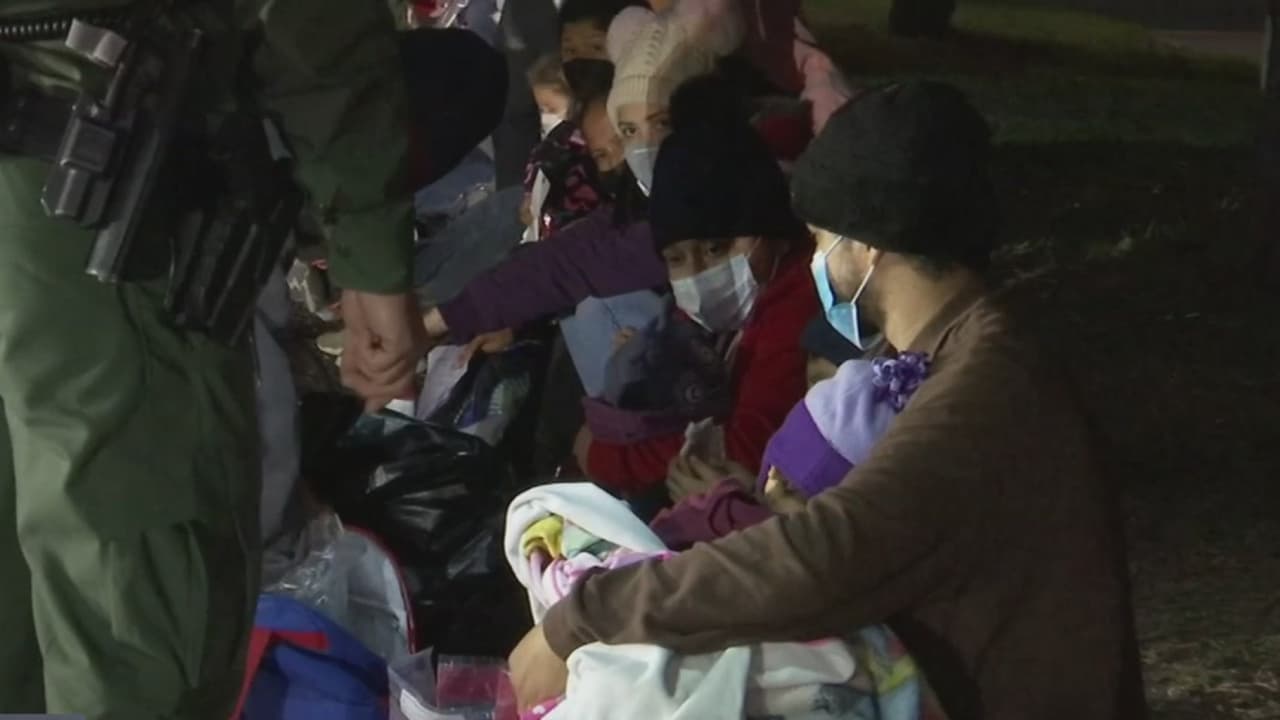 La ciudad fronteriza de Gila Bend declara estado de emergencia para atender la llegada de cientos de inmigrantes 