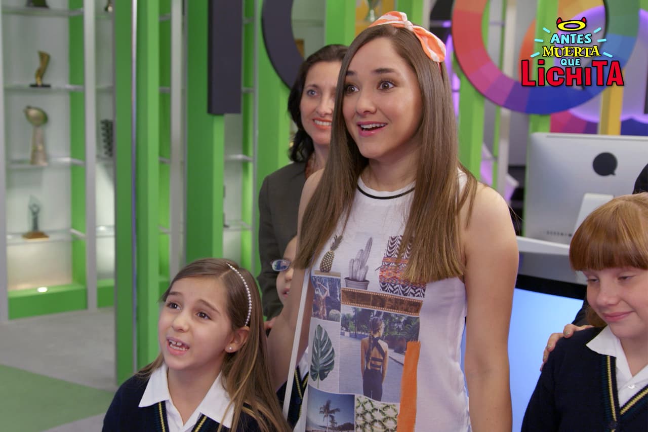 Magos lleva a Ximena y a sus compañeritas de visita sorpresa a Icónika para conocer el trabajo de Lichita.