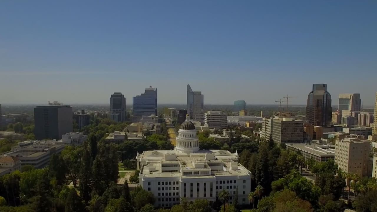 Xavier Becerra y Steve Hilton presentan propuestas para gobernar California