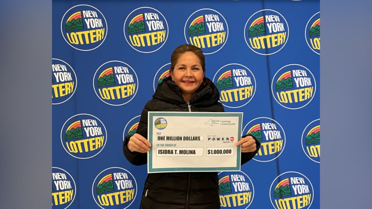 Hispana residente de Queens cobra premio de $1,000,000 de Powerball