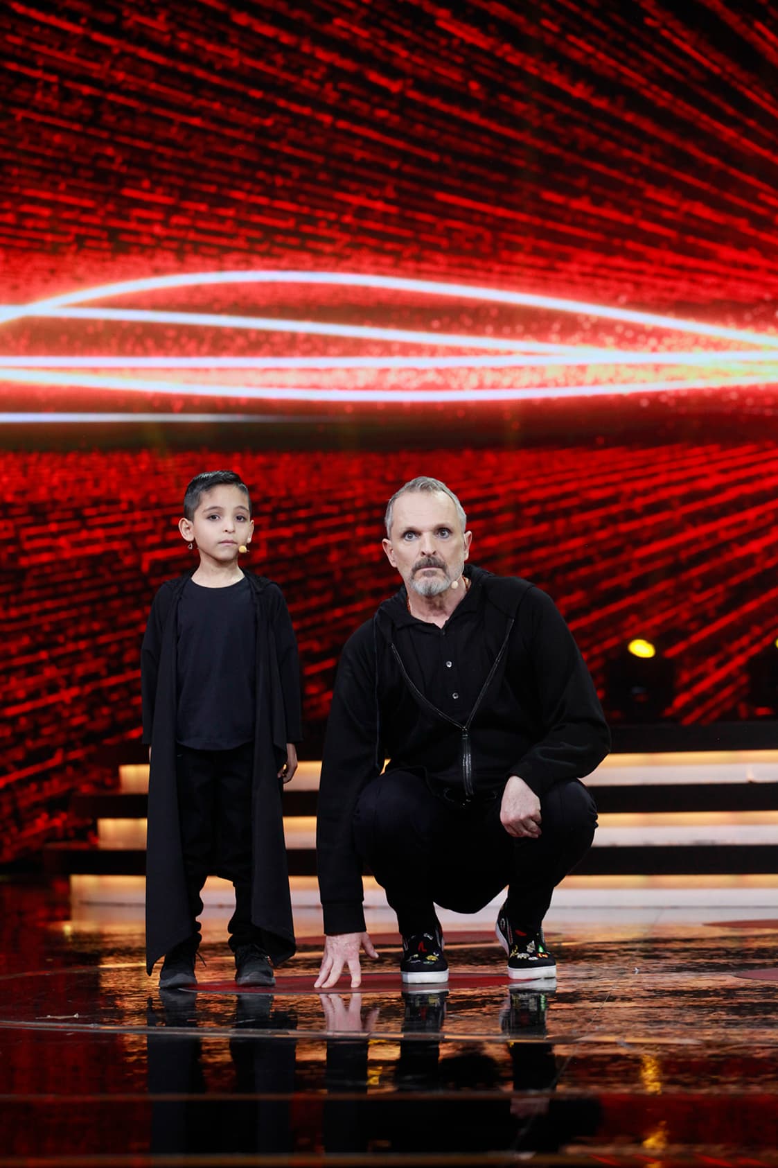 De frente, de perfil o por donde se viera.