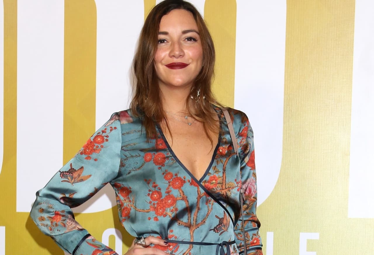 Luego de las fotografías publicadas por el portal de espectáculos, Regina Blandón no ha hecho declaraciones al respecto, por lo que esperamos que muy pronto confirme haber encontrado de nuevo el amor. 
<br>