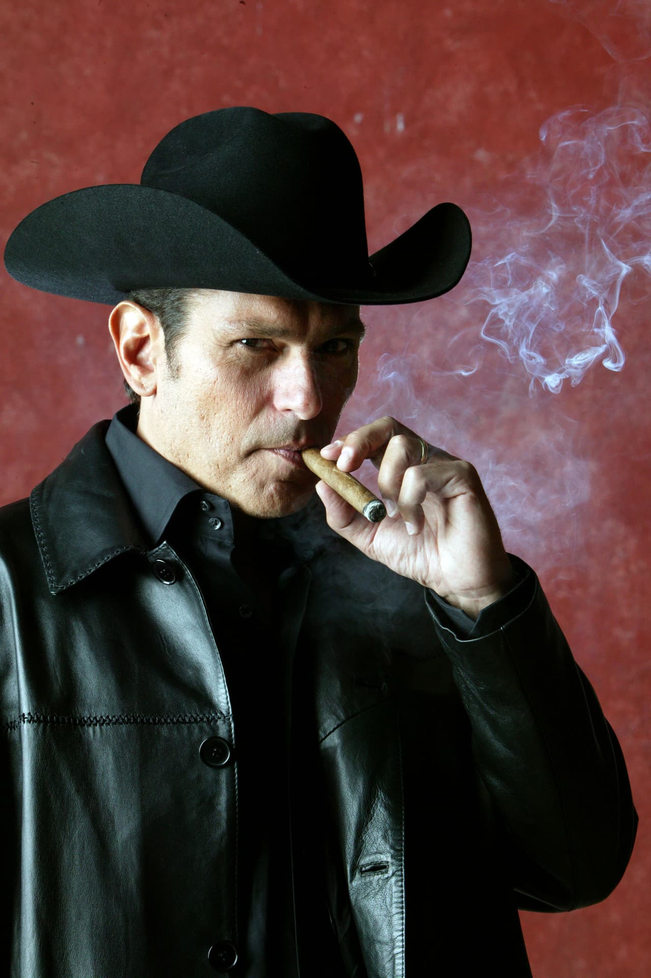 Desde su debut, a los 25 años, se ha convertido en uno de los villanos por excelencia de los guiones mexicanos gracias a sus papeles en: 'Marimar' (1994), 'La intrusa' (2001), 'La madrastra' (2005), 'Fuego en la sangre' (2008), 'Camaleones' (2009), 'Las amazonas' (2016) o 'Por amar sin ley' (2018).