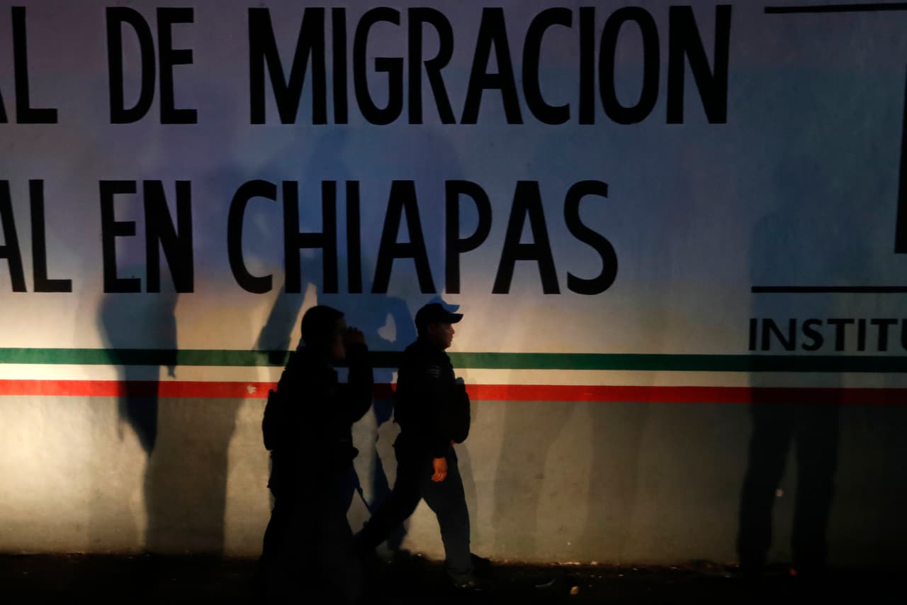 El Instituto Nacional de Migración (INM) dio a conocer la información en un comunicado, en el que señala a
<b> ciudadanos cubanos de promover la huida</b>.
<br>