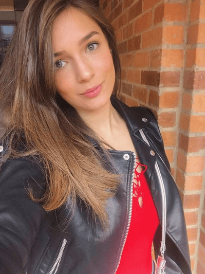 También ha participado en teatro, distintos comerciales, videos musicales y cortometrajes.
<br>