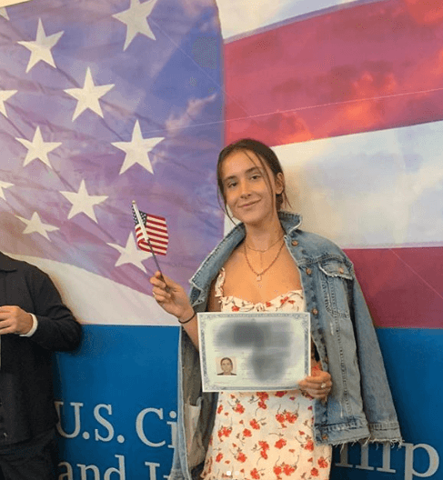 Otra de las grandes satisfacciones que Hannah le dio al conductor, fue verla convertirse en ciudadana americana el pasado mes de octubre de 2019.