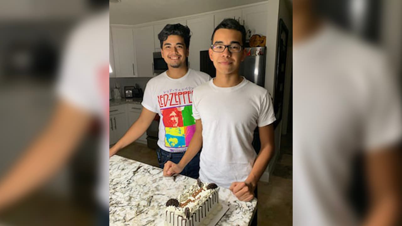 De seguir con vida, el alumno se estaría graduando de la escuela por lo que sus seres queridos celebraron la culminación de sus estudios a manera de homenaje.