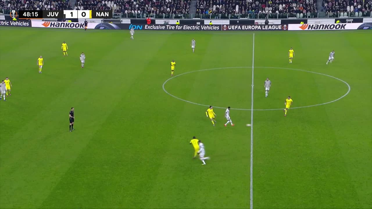 ¡TIRO ATAJADO! disparo por Ángel Di María.