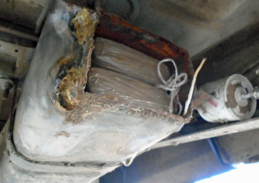 Uno de los detenidos fue una mujer identificada como Adilene Yudith Ruiz de 19 años, residente estadounidense que vive en Agua Prieta. La droga que cargaba estaba valorada en 133 mil dólares. El otro fue Diego David Garcia-Estrada de 31 años, quien transportaba 62 libras de marihuana valoradas en 30 mil dólares.