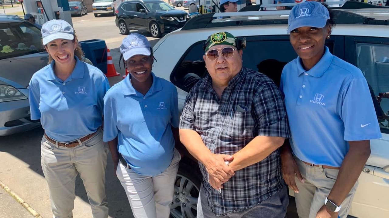 Gasolina gratis para papás en el Metroplex, te decimos cuándo y dónde