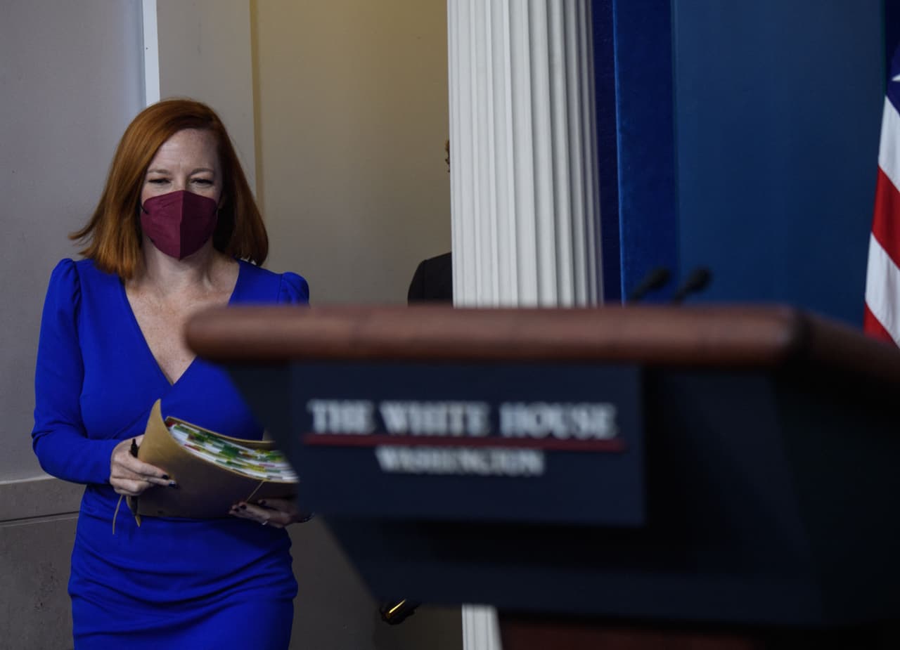 La portavoz de la Casa Blanca, Jen Psaki, da positivo de covid-19