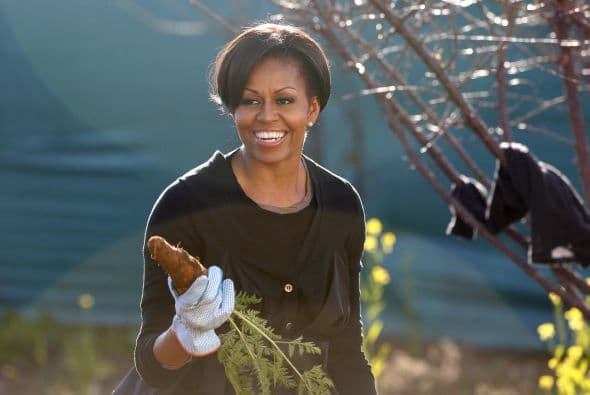 La primera dama siempre se ocupa de la salud, disciplina y éxito de sus hijas, antes que de la política, aunque en ambas tareas se saca un 10. Ha demostrado que además de ser una profesionista exitosa, madre dedicada y luchadora incansable, es una icono de moda y 'glamour'. Sin duda, ella es ejemplo y motivación para muchas madres que deben ser líderes, fuera y dentro de casa.