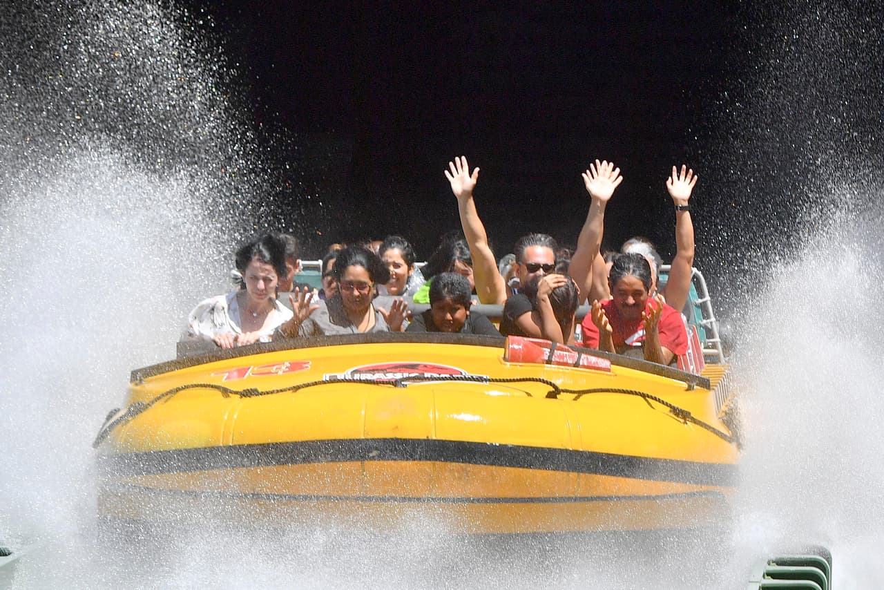 ¡A empaparse en la atracción de 'Jurassic Park'!