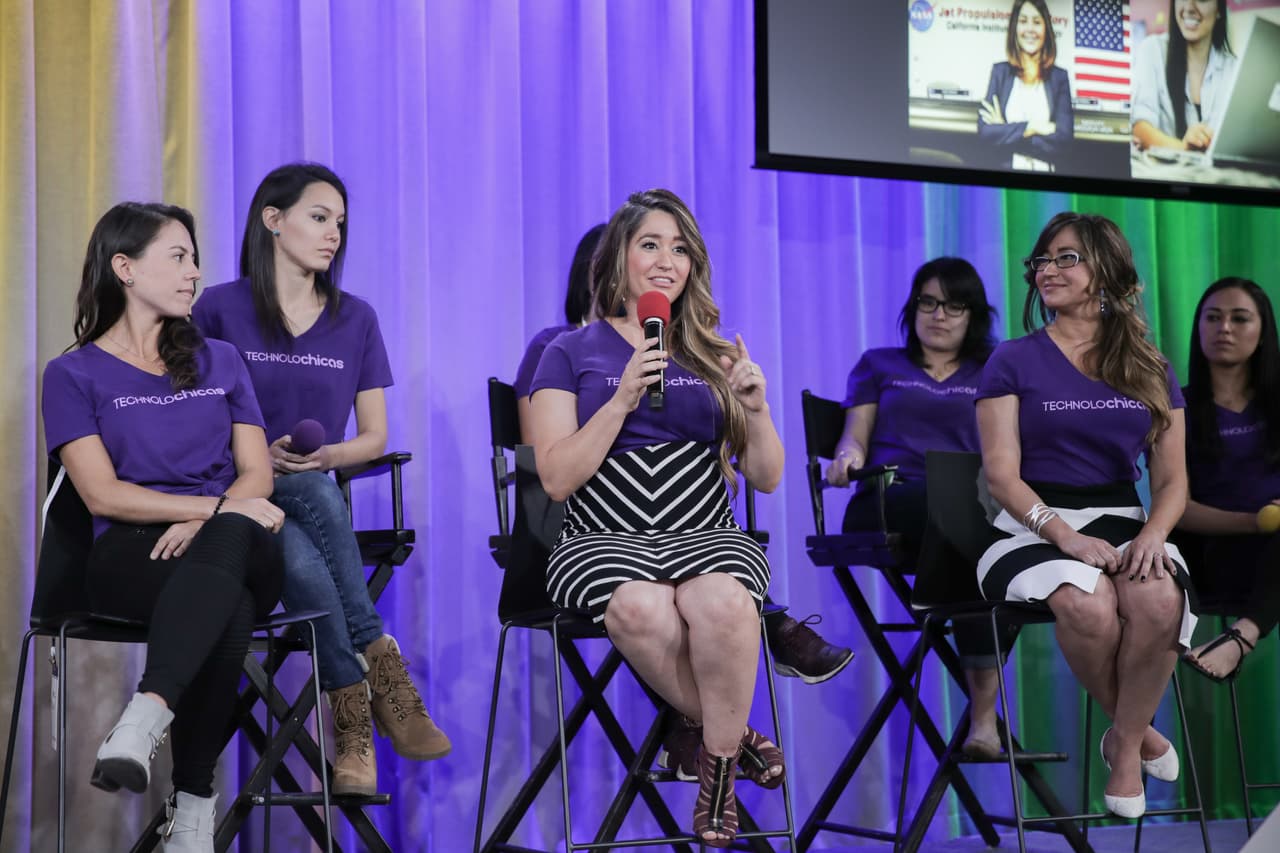 Alma Stephanie participa cada año en actividades organizacionales y educativas de mujeres, minorías y estudiantes.
<br>