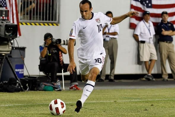 A nivel mundial ha participado en 3 Copas del Mundo (Corea-Japón 2002, Alemania 2006 y Sudáfrica 2010).Más de ¡Golazo Extra!