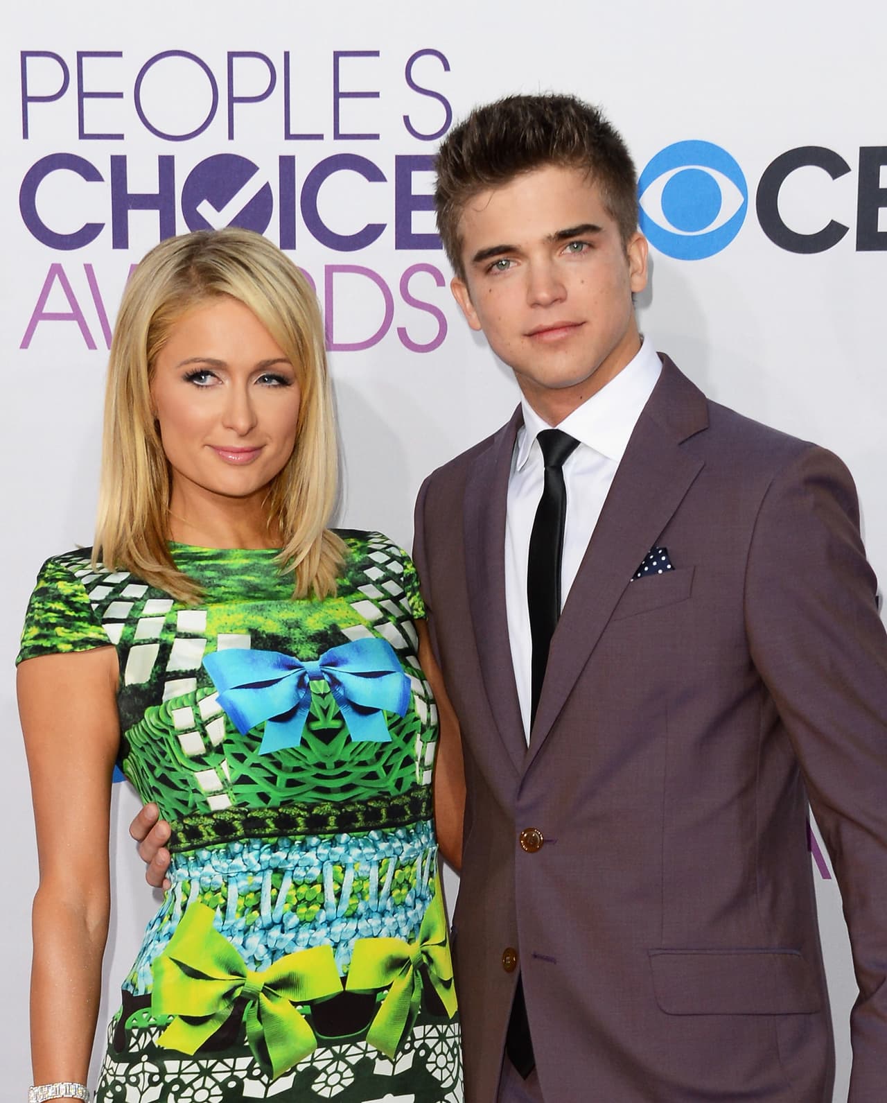 Paris Hilton y River Viiperi estuvieron juntos desde el último tercio de 2012 y hasta julio de 2014. Cuando comenzaron su relación juntos, ella tenía 30 años y él 21.