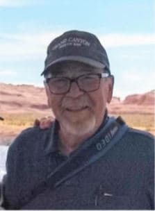 <b>Terry Holmes, 72 años.</b>
<br>
<br>Salió de su casa en el área 2999 Iron Springs Rd en su carrito de golf. Es necesario brindar cualquier dato sobre su paradero al Departamento de Policía de Prescott o al 911.