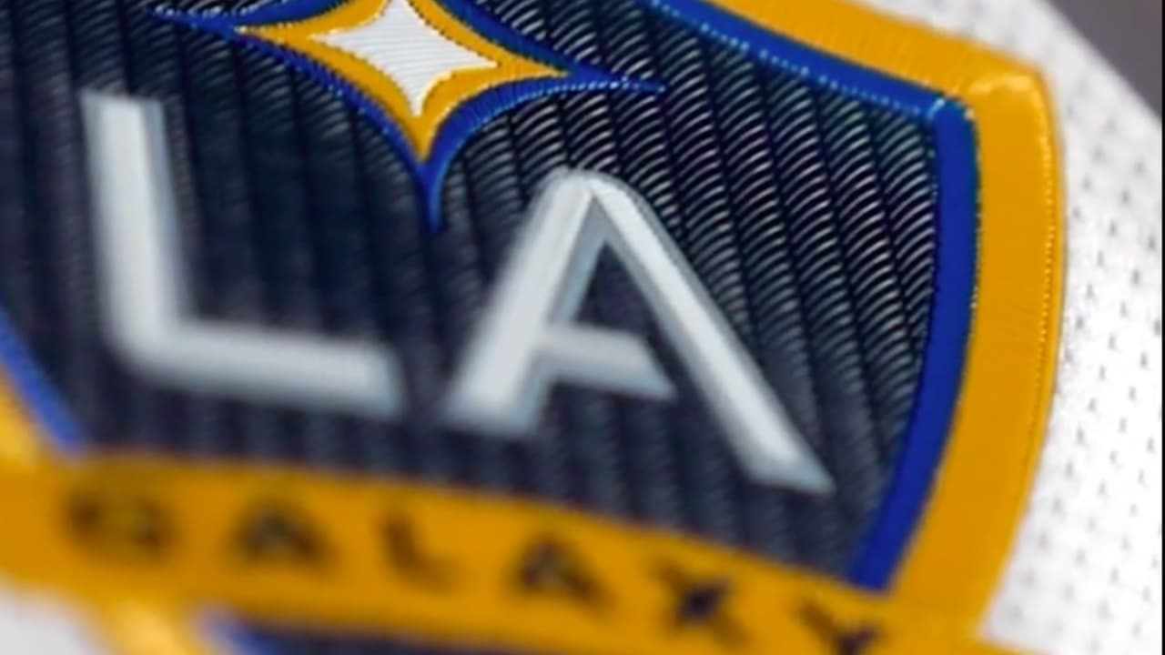¡Es hermosa! Chicharito presume nueva camiseta de LA Galaxy