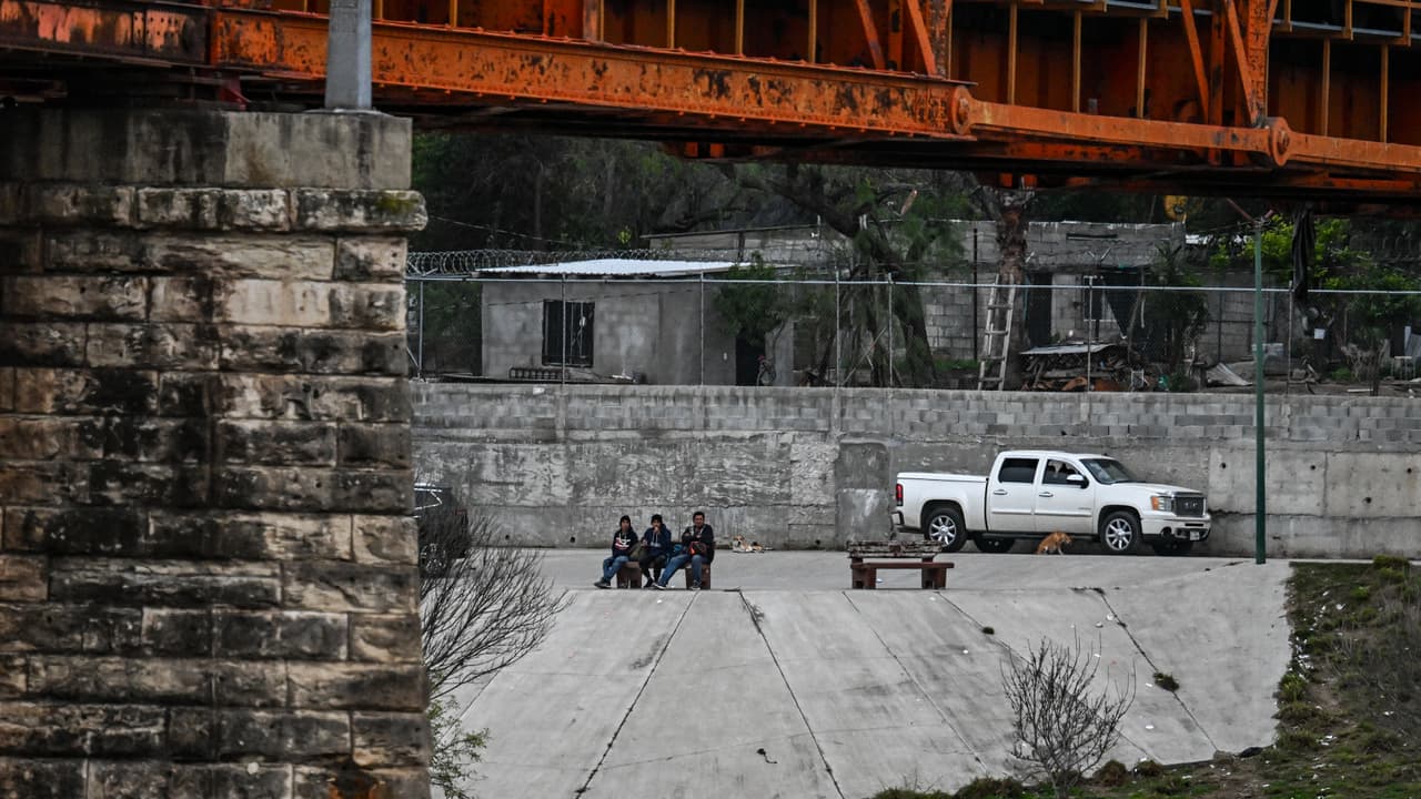 ¿Hay inmigrantes cruzando la frontera de Eagle Pass y Piedras Negras días antes de que llegue Trump?